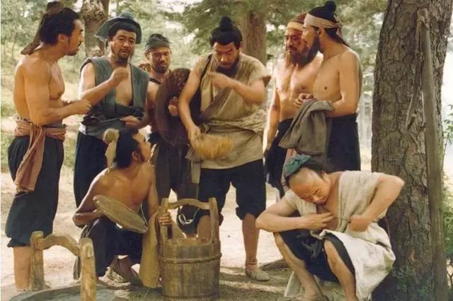 宋江的四个主要事迹和性格特征（文武颜值出身都不行的宋江）(3)