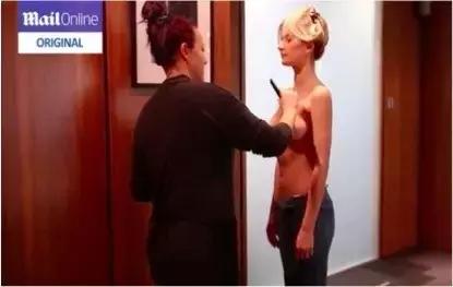 非洲胖黑妞身材（这大胸妹子裸着上身在伦敦繁忙的街上走了半天）(2)