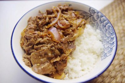 ​日式吉野家肥牛饭正宗做法（吉野家的牛肉饭）