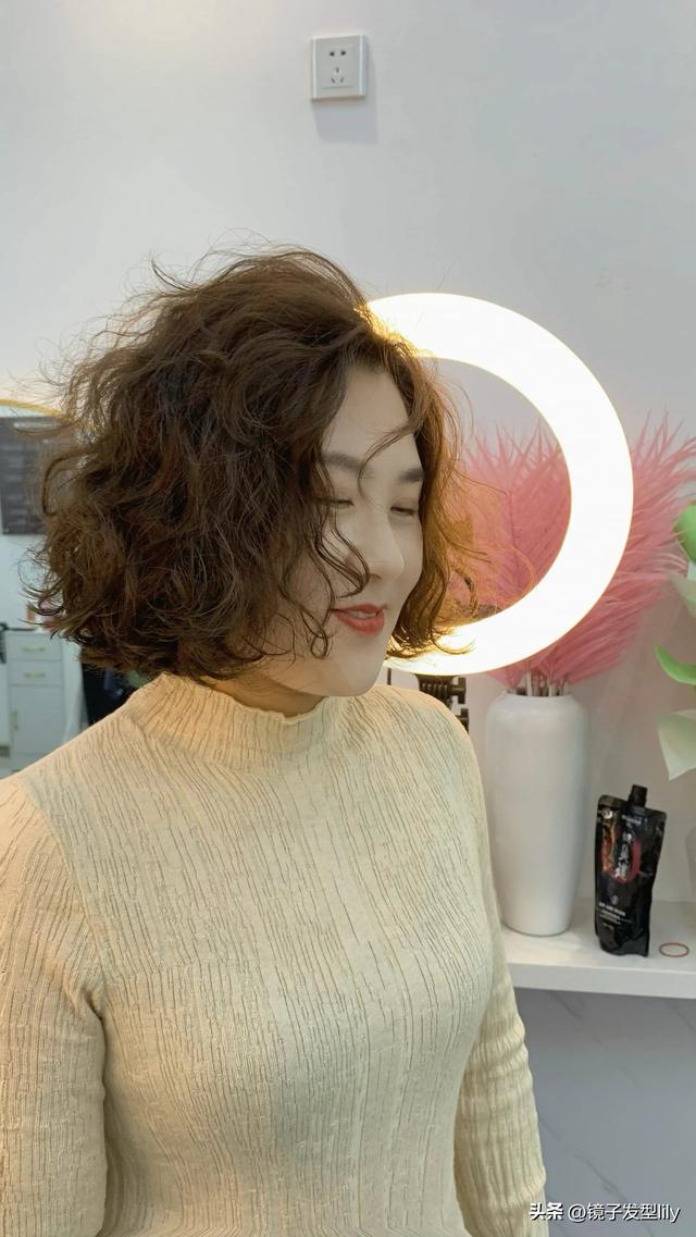 韩式发型中长发卷发（新爆款发型15款全烫卷半扎发）(3)