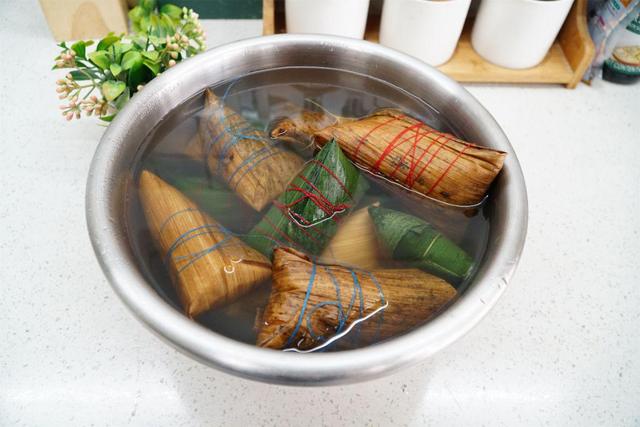 煮粽子煮多长时间粽子可以熟（别直接丢入锅中煮）(4)