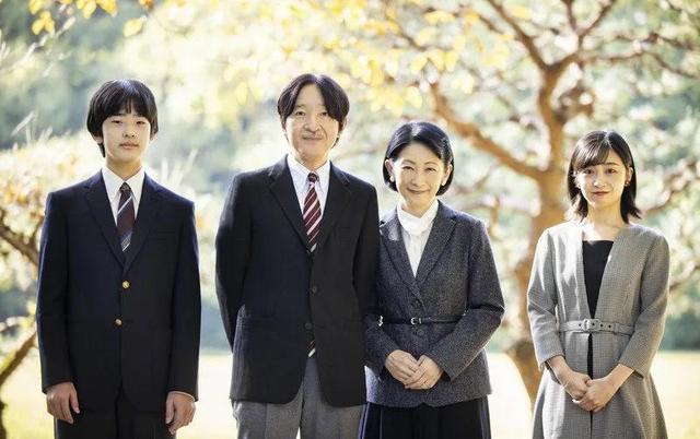 日本佳子公主简介（日本皇室最美公主佳子近照公开）(3)