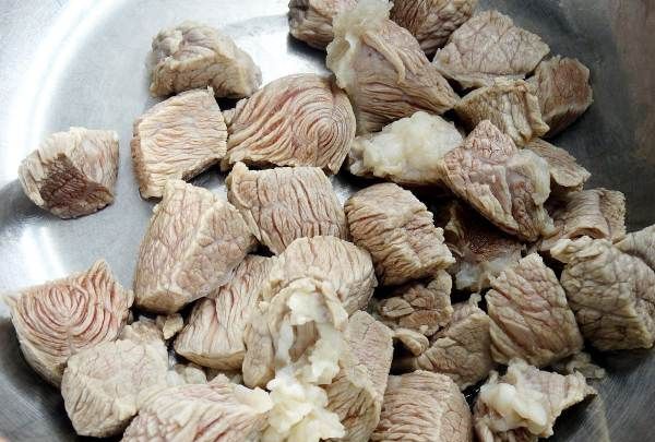 肉焯水要等到水开,肉类焯水的时候需要放盐吗图4