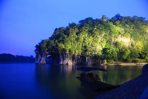 三、象鼻山