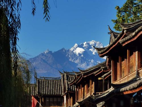 第一天：丽江古城→玉龙雪山→三叠纪冰川→大研古镇→泸沽湖→下关→玉龙雪山