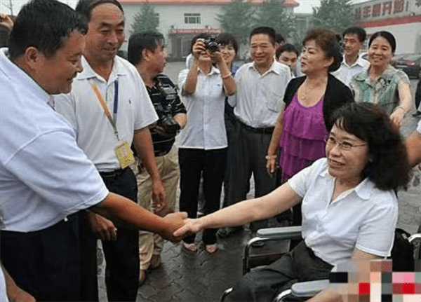张海迪结了几次婚(王佐良和张海迪的故事)