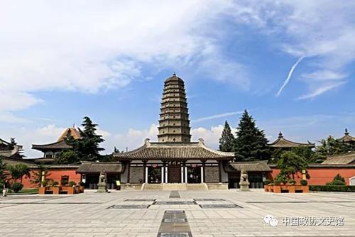 三、眉县法门寺石窟寺位于眉县法门寺镇，是中国西部最大的石窟，也是世界上现存规模最大的石刻造像。