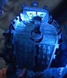 ​秦王尊真的存在吗(秦王尊为啥有一条蛇盘着)