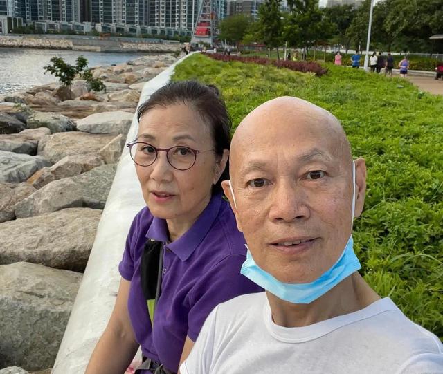 76岁罗家英在日本感染新冠！汪明荃也不幸中招，咳嗽严重急需修养