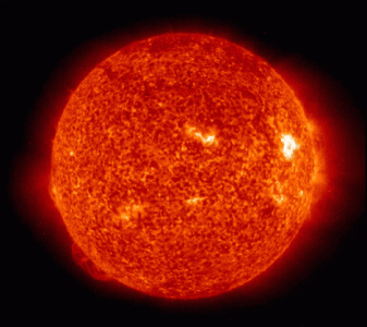 ​太阳表面的温度是多少 太阳表面温度5500度，地球都能晒热，为何日地间的太空