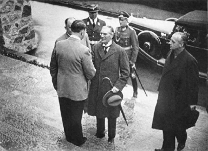 1938年9月29日，英法德意四国签订慕尼黑协定