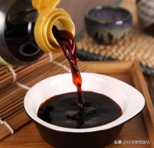 ​都是酱油，生抽好还是味极鲜好？老板：两者差别很大，别买错了