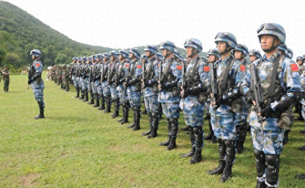 中国人民解放军海军陆战队！
