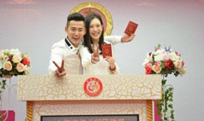 ​谢晖前妻再婚 曾爆佟晨洁与小7岁快男车震