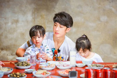 ​都知道吴尊是文莱国的巨富，其实连文莱皇室都是华裔