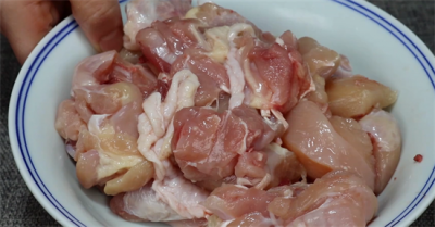 ​炖鸡肉的正确方法与配料分享给你，鸡肉鲜香滑嫩不腥不柴