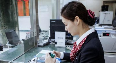 ​多所银行出现“离职潮”，员工吐槽倒贴钱上班，辛苦程度无人理解