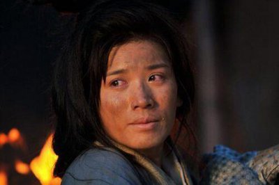 ​阿斗是甘夫人生的,为什么长坂坡是糜夫人抱着阿斗?