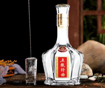 ​白酒酒香分类(香格里拉白酒价格表图)