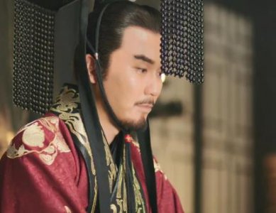 ​为什么曹操没有称帝，反而在他死后他的儿子称帝了？