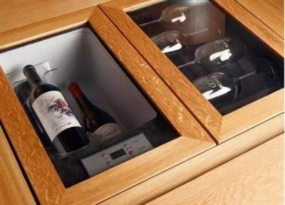 ​红酒放后备箱一个月(夏天红酒放后备箱可以吗)