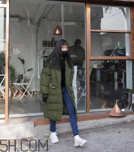 军绿色羽绒服怎么搭配？军绿色羽绒服搭配图片