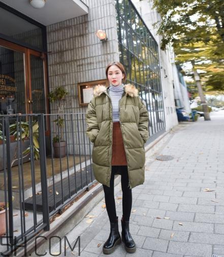 军绿色羽绒服怎么搭配？军绿色羽绒服搭配图片