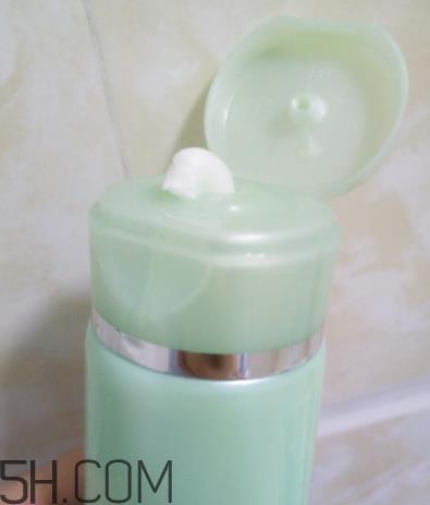 欧诗漫控油洁面乳使用心得_产品评测