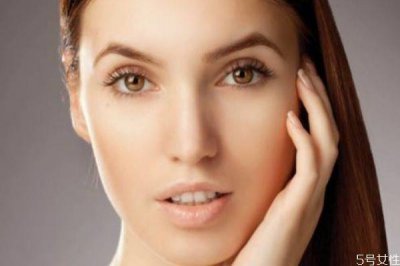 ​造成抬头纹的原因有什么呢 为什么会有抬头纹呢