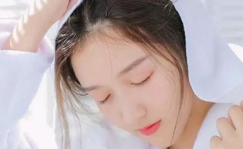 女生主动问你在干嘛怎么回二