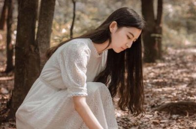 ​女生向男生借钱代表什么？要不要借钱给女生