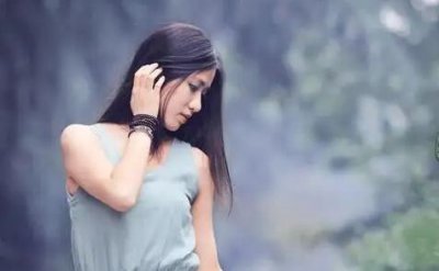 ​一个女生喜欢你的暗示，这些细节就是暗示喜欢