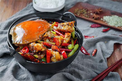 ​十月经典美食：爆炒香辣蟹，外酥里嫩，鲜味浓郁，肉质饱满哦