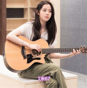 ​00后女明星的身高，赵今麦1米65，段奥娟1米63，看到她：别再长了