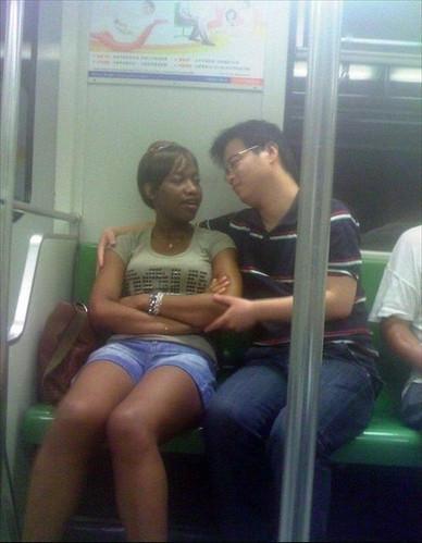 实拍那些娶非洲女人的中国男人