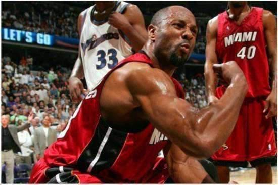 7图看NBA球员的麒麟臂：张伯伦二头肌比篮球大,霍华德肌肉如刀刻