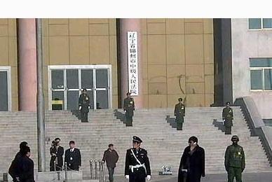 东北黑社会老大，打残副市长儿子，还当众打刘德华一耳光