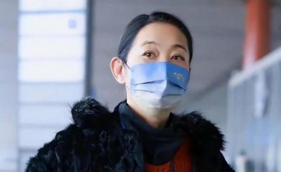 ​主持人倪萍近况曝光！现身机场身材消瘦，引起网友热议