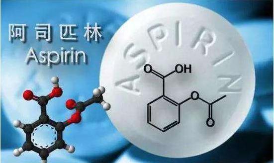 富贵竹往里面加一些药片，它就会迅速地生长，能快速涨到1米以上