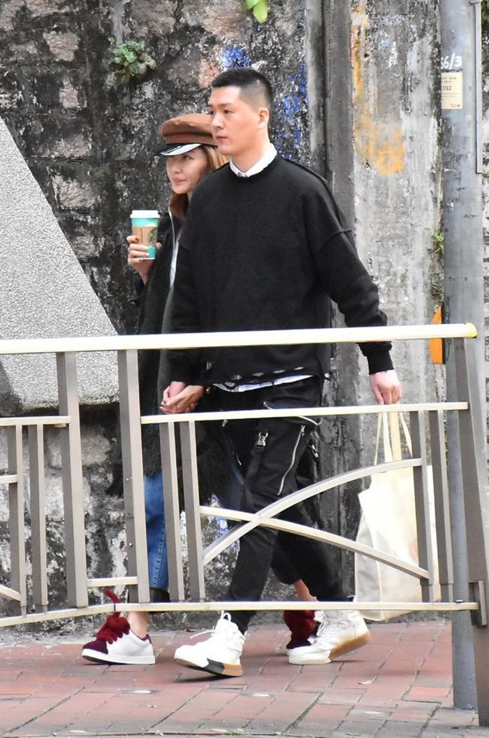 李彩桦宣布婚讯，老公背影显赫，拥有价值11亿北京四合院