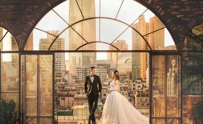 李彩桦宣布婚讯，老公背影显赫，拥有价值11亿北京四合院