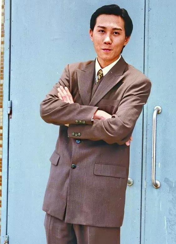 李彩桦宣布婚讯，老公背影显赫，拥有价值11亿北京四合院