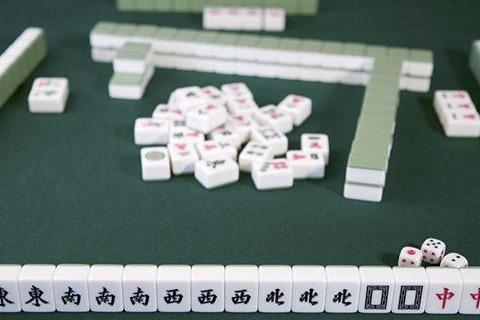 打麻将怎么样才能赢？麻将高手为你送上打麻将麻将，赶快学