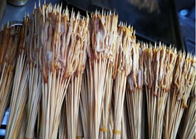 ​街边的10块30串“鸭肠”，为什么这么便宜？店老板道出实情