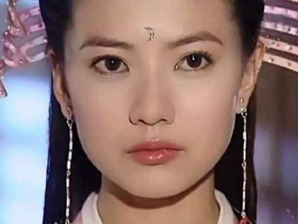 19岁第一次上快本的高圆圆，太太太太清纯了吧！
