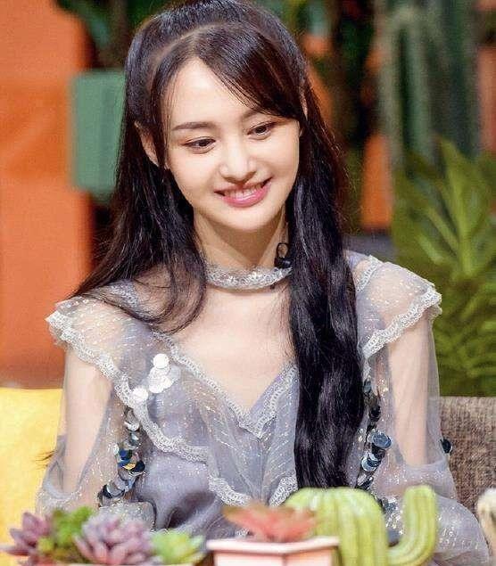 粉丝只有900万！为何郑爽还能是“一线流量花旦”？