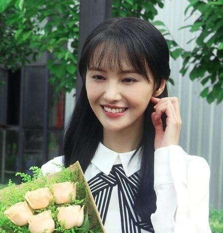 粉丝只有900万！为何郑爽还能是“一线流量花旦”？