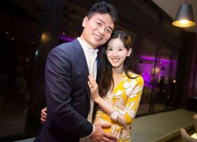 ​章泽天狂删微博只留下5条，留下一张合影，引人唏嘘不已！