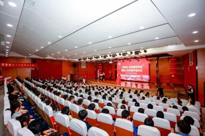 ​嘉兴市秀水经济信息专修学院：办老百姓满意的爱心学校