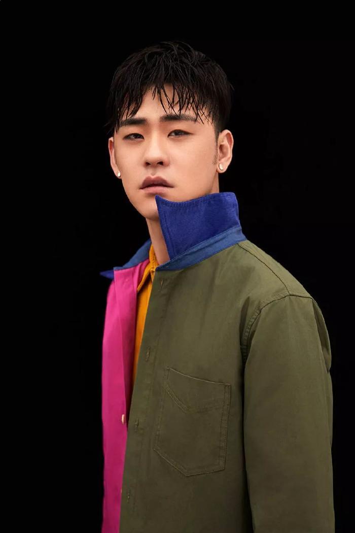 27岁张云雷竟也是个潮男？拍时尚封面文艺酷帅无缝对接，帅到惊艳
